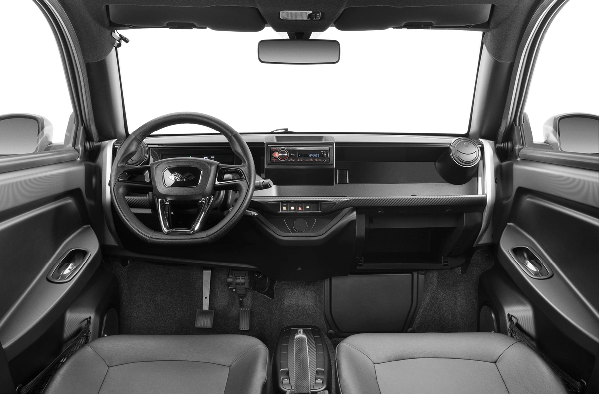 het interieur van de Ligier Myli G.ood Diesel .jpg